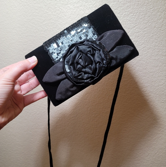 ✨Vintage Velvet Clutch with Flower & Sequins✨